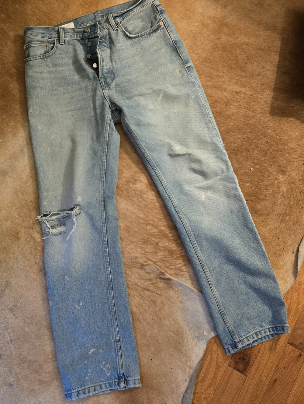 Zara Light Blue Men’s Distressed Jeans With Paint Splatter Details